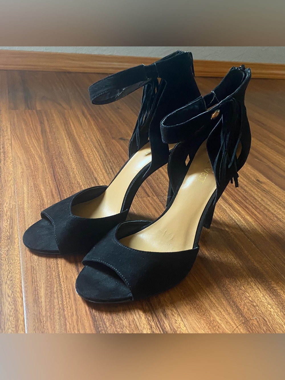 Nine West sueded dress shoes high heels